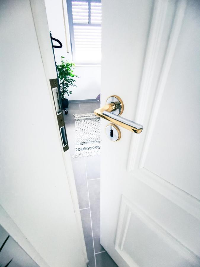 BRAND-NEW cozy stylish 2BR apartment, Kitchen, Netflix, Loungeterrace, Parking Augsburg Exterior foto